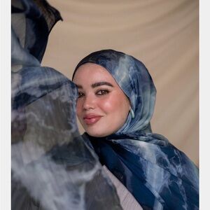 SELLING vela scarves navy marble standard size